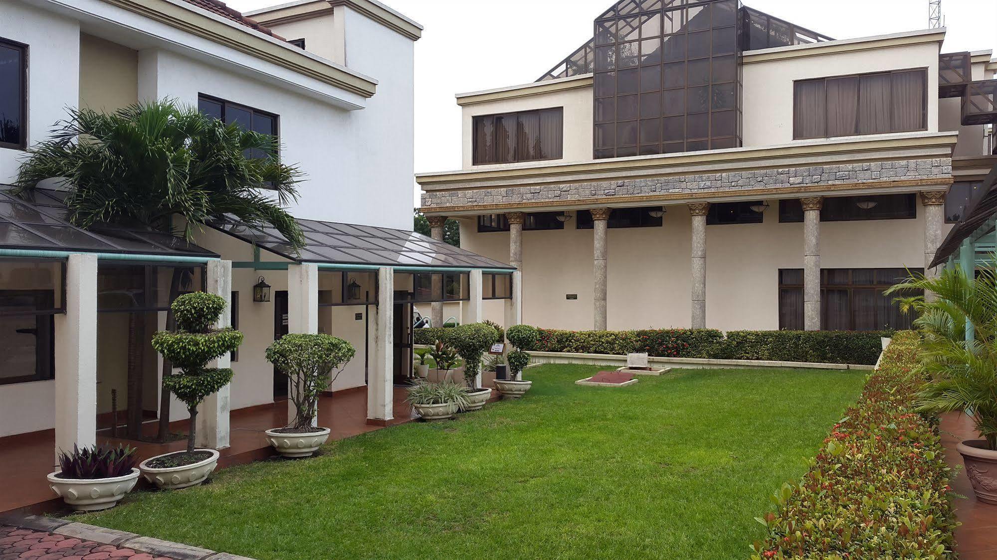 M Plaza Hotel Accra Eksteriør bilde